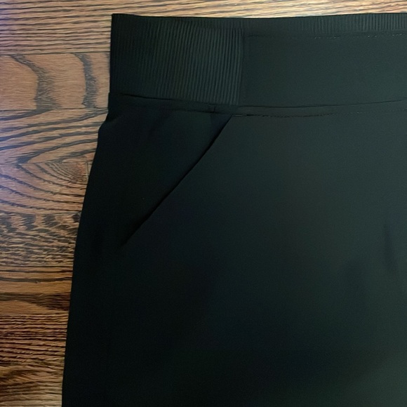 Black womens lined skirt size S. 32 degree brand. Excellent condition. - Picture 4 of 8